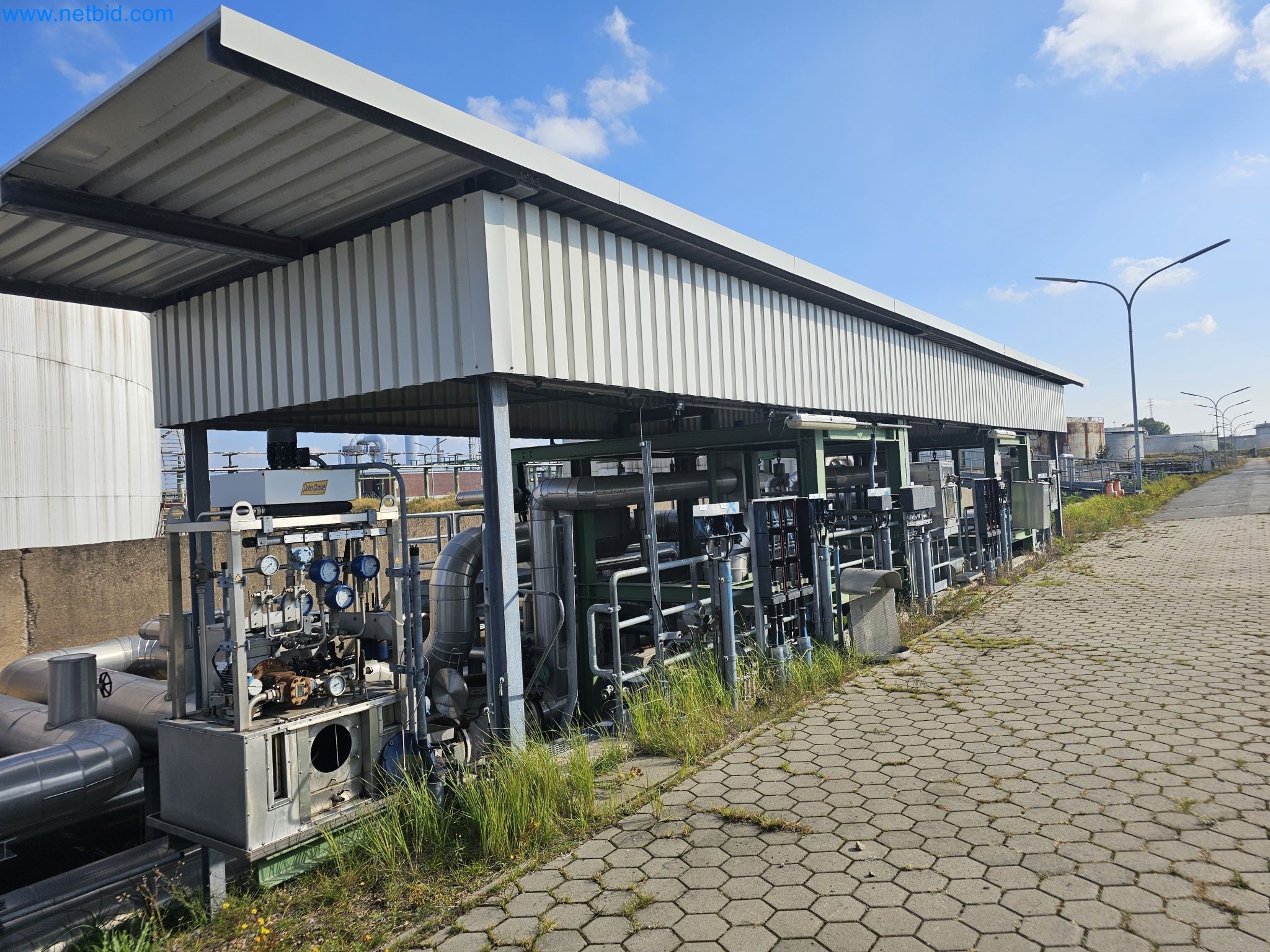 Magazinbestände, Rohöl-/Gas-Öl-/Einsatzpumpen sowie Betriebsausstattung einer Raffinerie-1