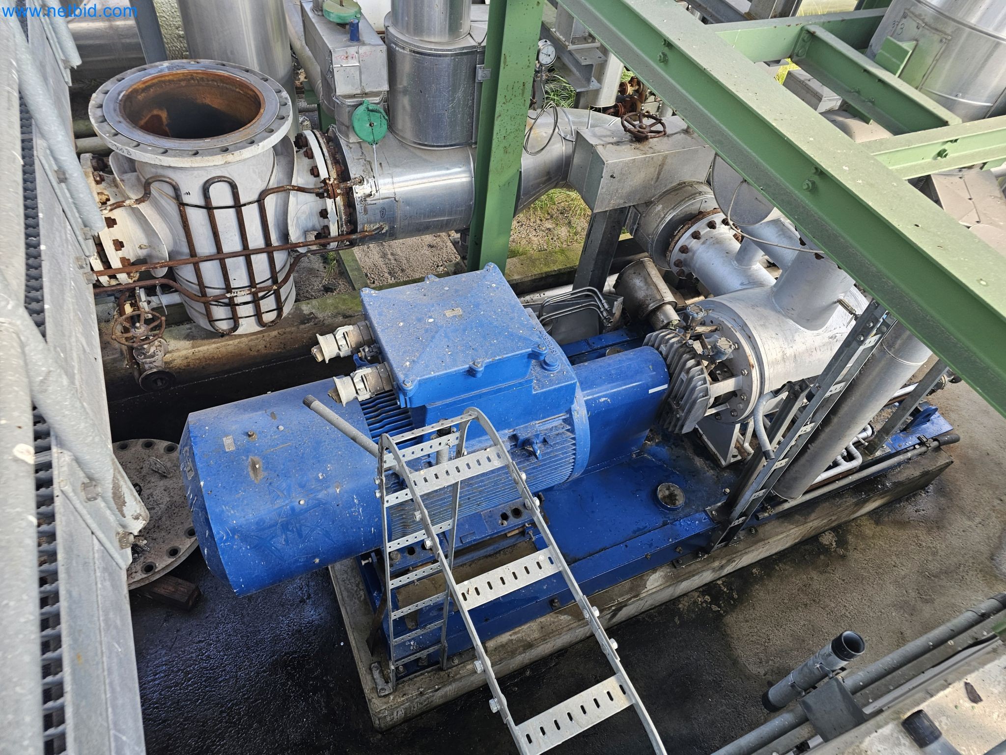 Magazinbestände, Rohöl-/Gas-Öl-/Einsatzpumpen sowie Betriebsausstattung einer Raffinerie-2