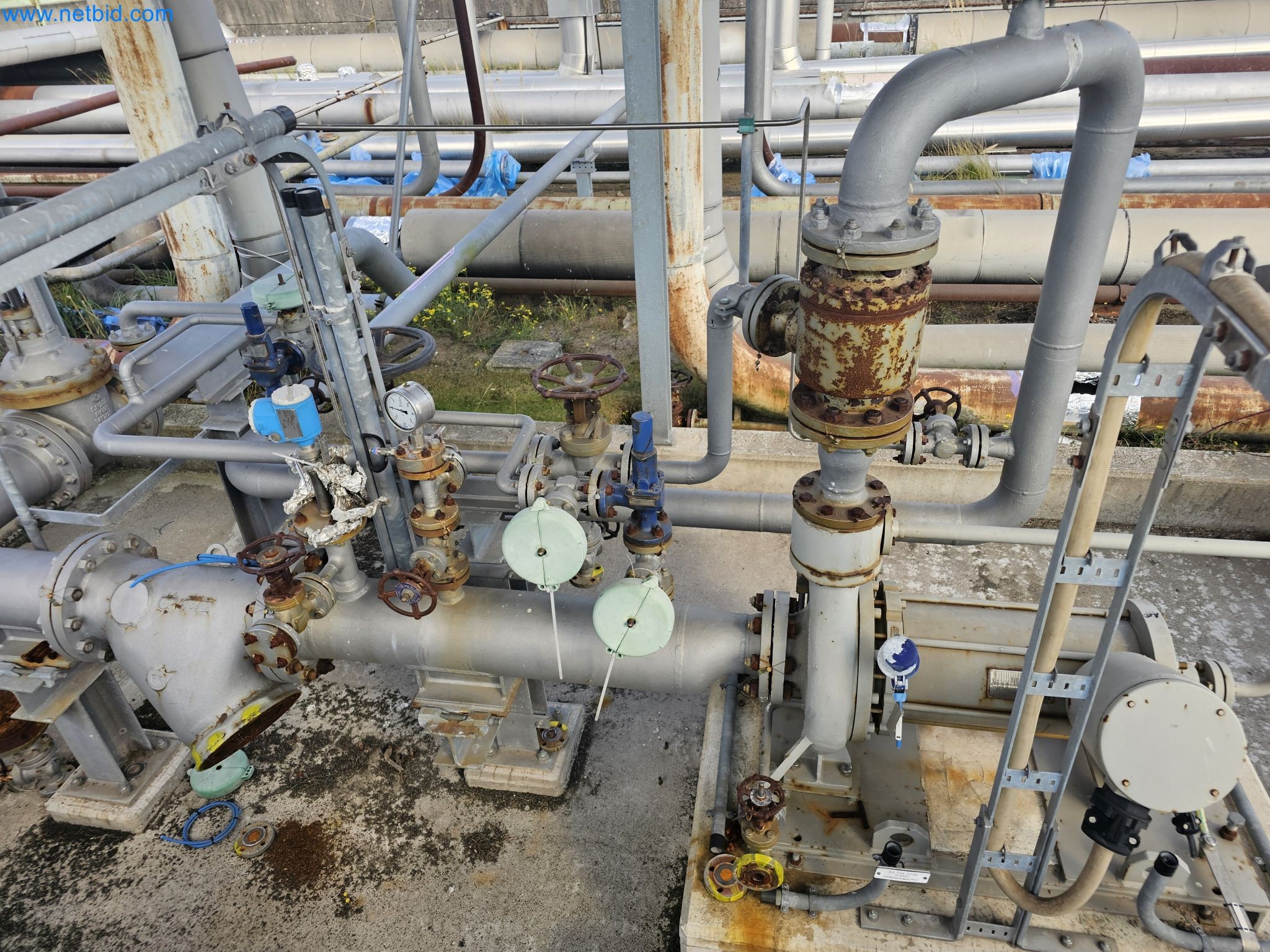 Revista de stocks, bombas de petróleo bruto/gás/óleo e equipamento operacional de uma refinaria-1