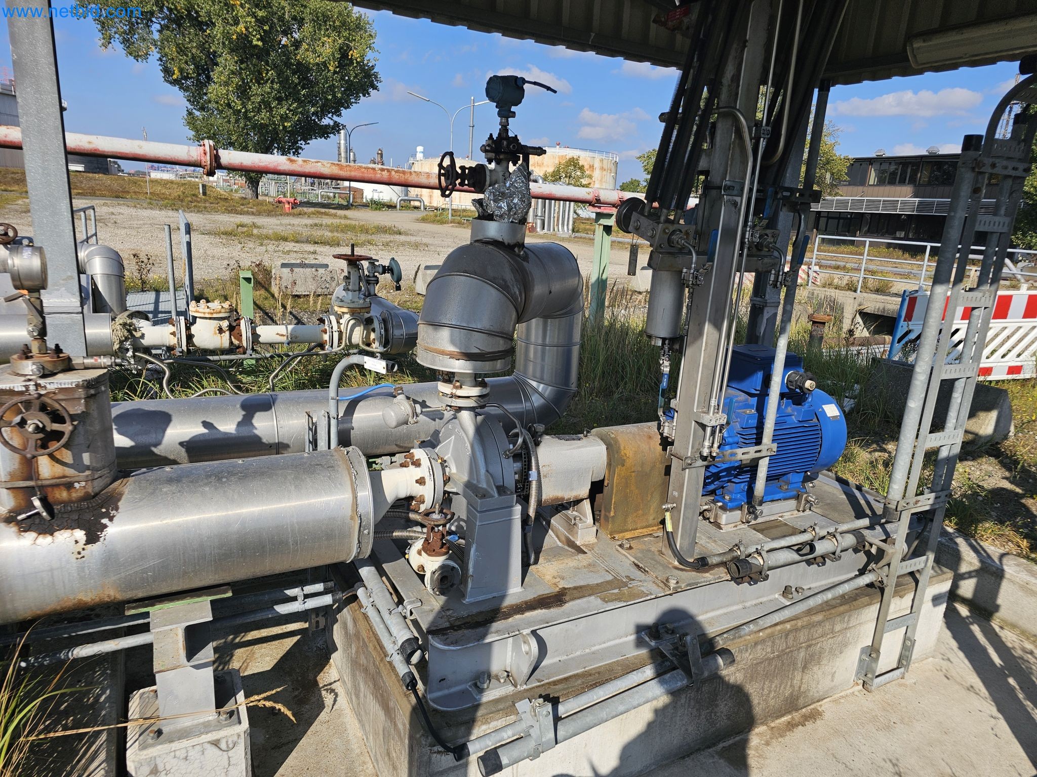 Revista de stocks, bombas de petróleo bruto/gás/óleo e equipamento operacional de uma refinaria-1