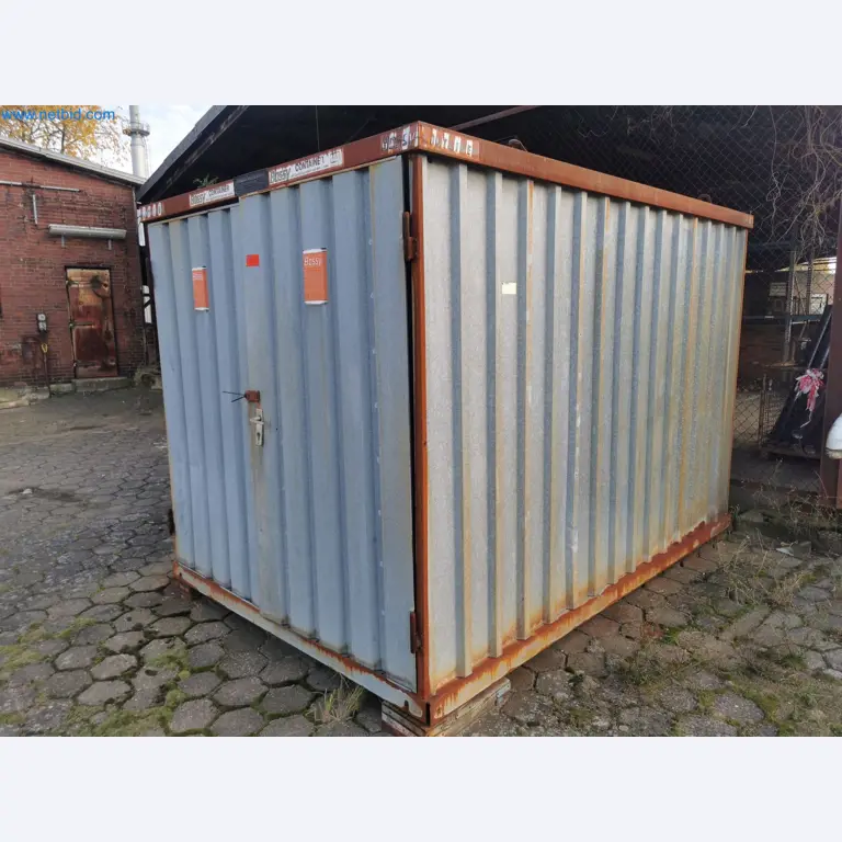 Installations pour la fabrication et le stockage de produits pétroliers ainsi que de produits d'alimentation et de produits finis pour la fabrication de lubrifiants-1