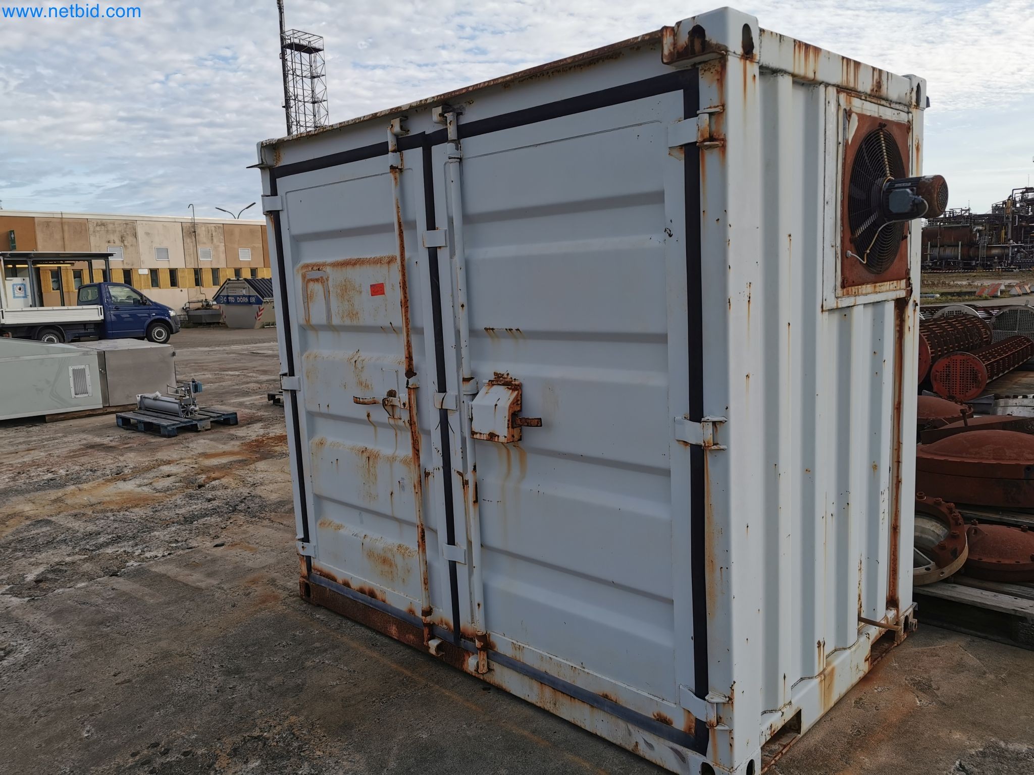 Zakłady produkcji i magazynowania mineralnych produktów olejowych, jak również surowców i produktów gotowych do produkcji smarów.-4