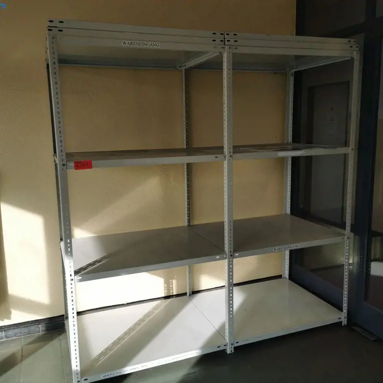 Prateleira metálica