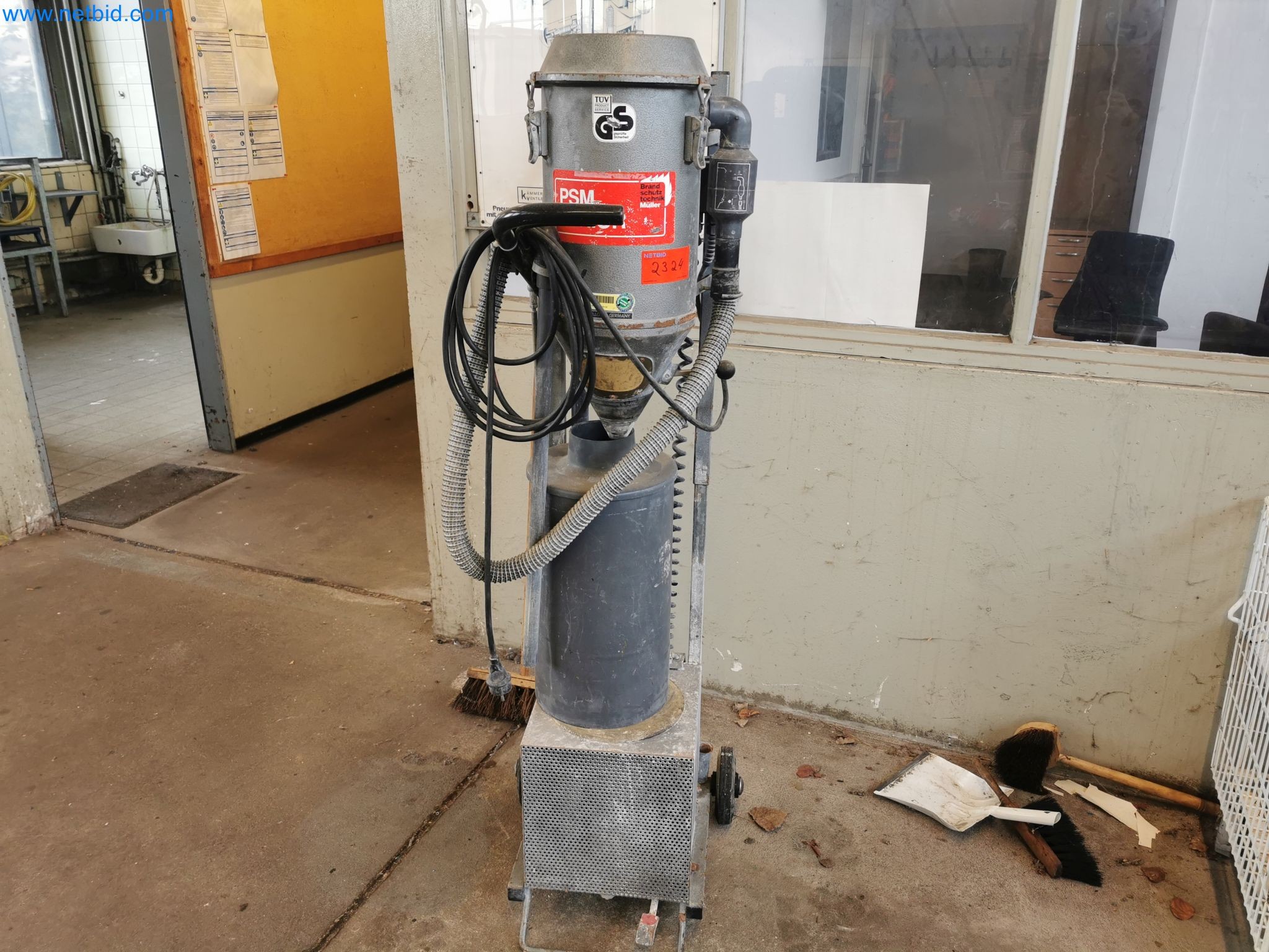 Revista de stocks, bombas de petróleo bruto/gás/óleo e equipamento operacional de uma refinaria-1