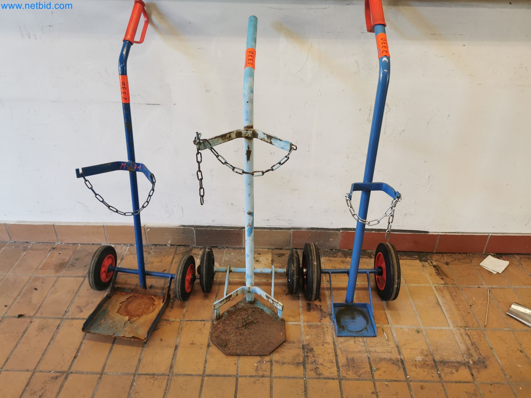 Revista de stocks, bombas de petróleo bruto/gás/óleo e equipamento operacional de uma refinaria-1