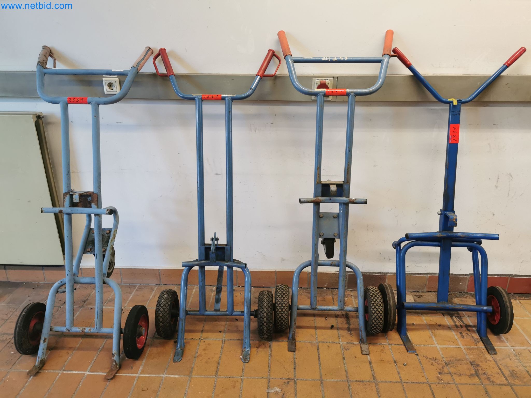 Revista de stocks, bombas de petróleo bruto/gás/óleo e equipamento operacional de uma refinaria-1