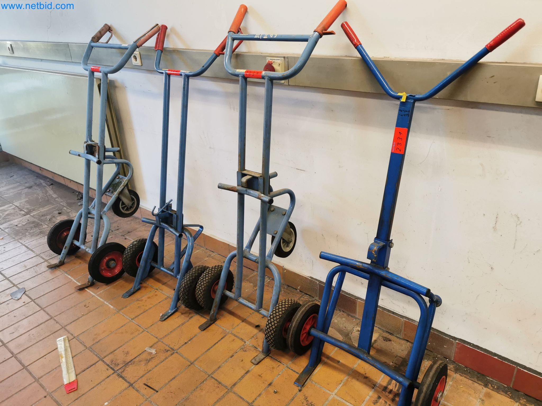 Revista de stocks, bombas de petróleo bruto/gás/óleo e equipamento operacional de uma refinaria-2