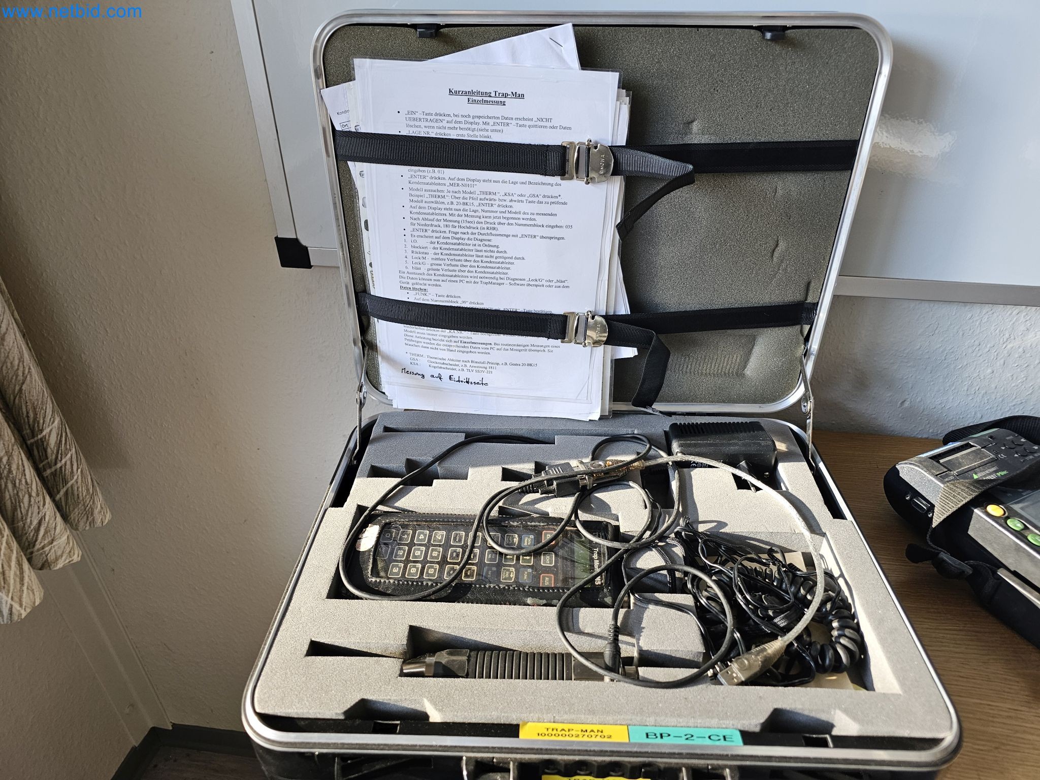 Revista de stocks, bombas de petróleo bruto/gás/óleo e equipamento operacional de uma refinaria-1