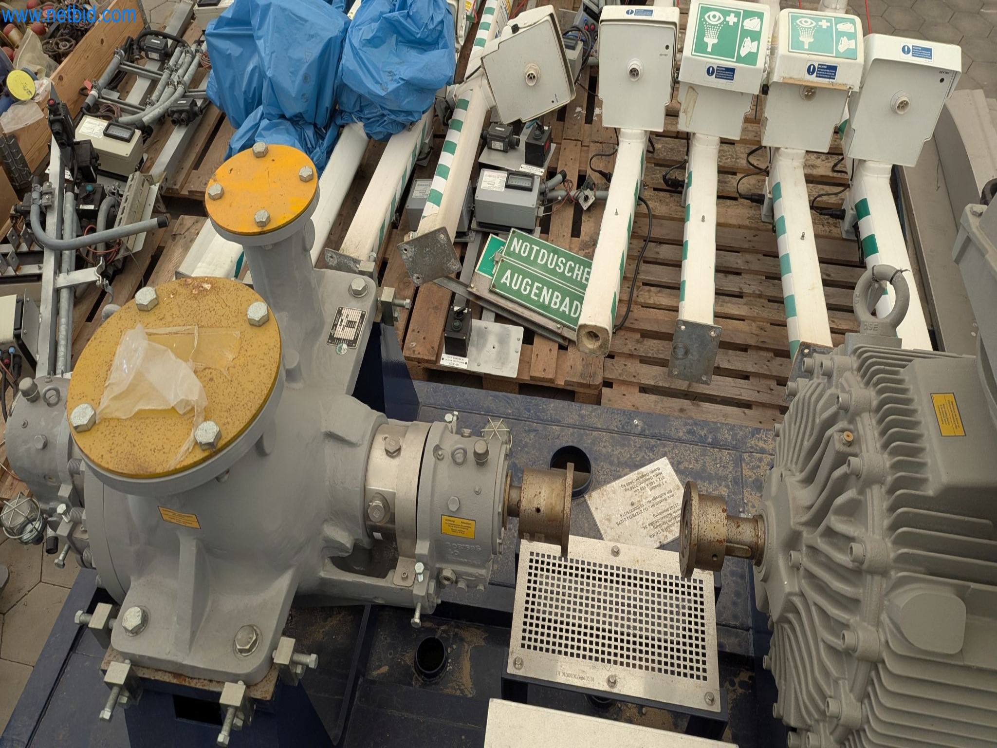 Revista de stocks, bombas de petróleo bruto/gás/óleo e equipamento operacional de uma refinaria-2