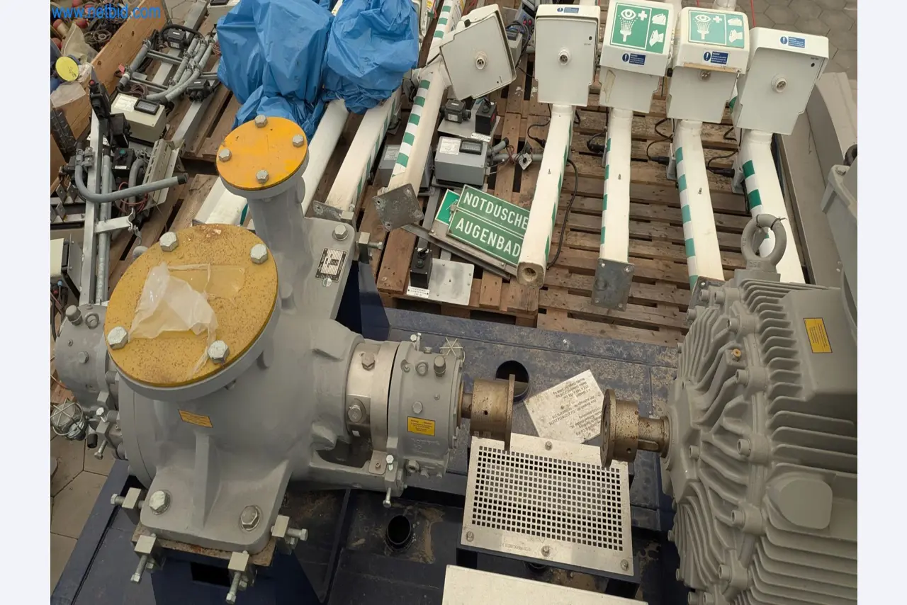 Revista de stocks, bombas de petróleo bruto/gás/óleo e equipamento operacional de uma refinaria-2