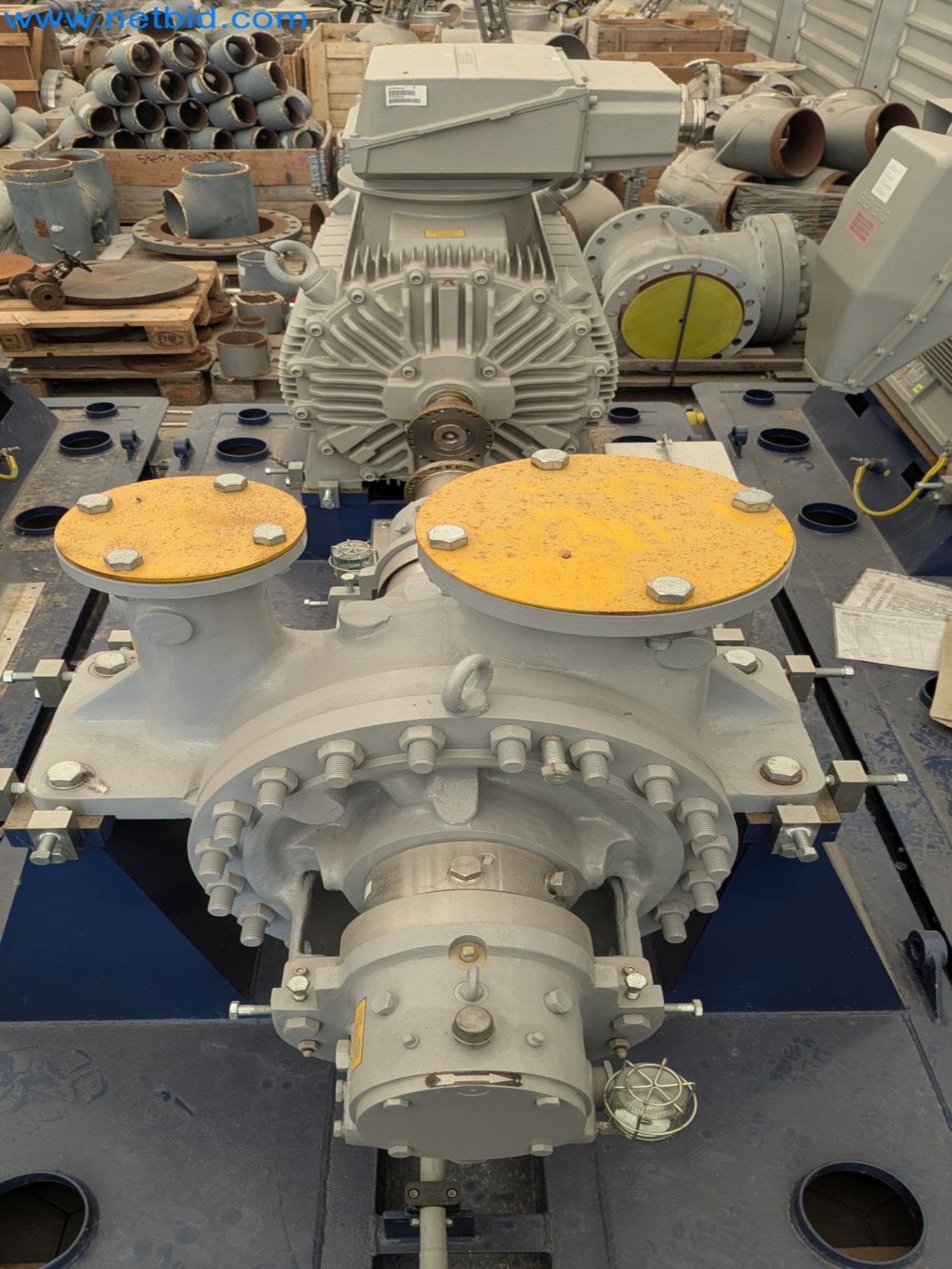 Revista de stocks, bombas de petróleo bruto/gás/óleo e equipamento operacional de uma refinaria-1