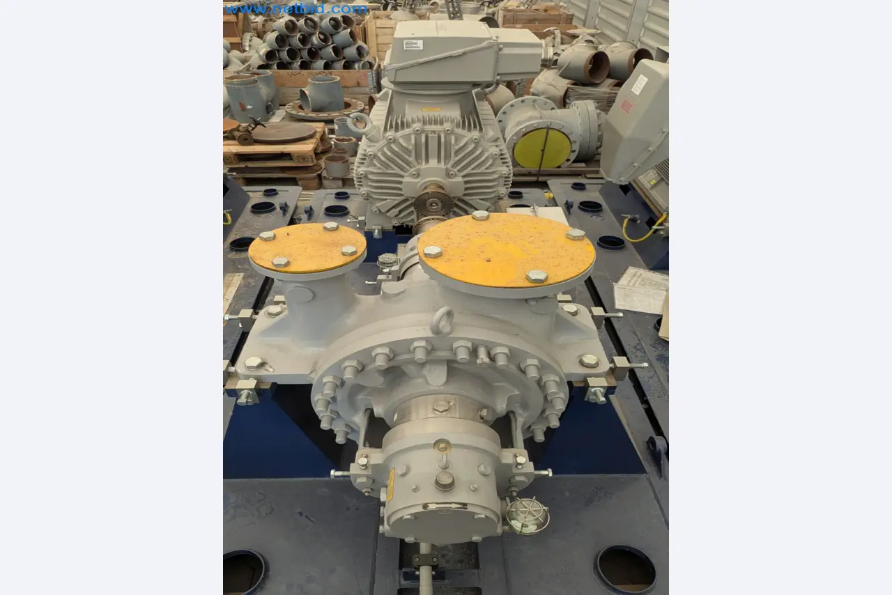 Revista de stocks, bombas de petróleo bruto/gás/óleo e equipamento operacional de uma refinaria-1