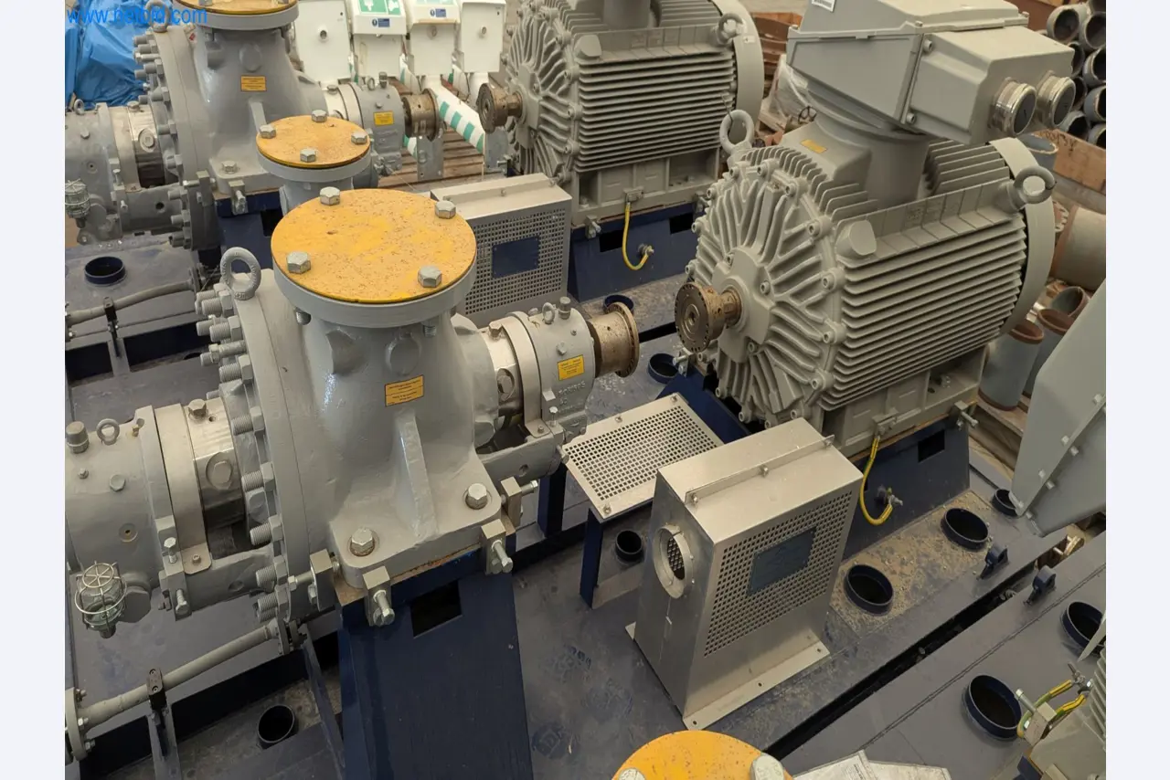 Revista de stocks, bombas de petróleo bruto/gás/óleo e equipamento operacional de uma refinaria-3