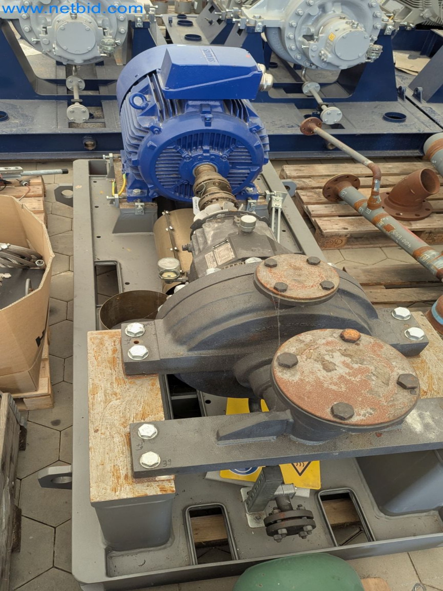 Revista de stocks, bombas de petróleo bruto/gás/óleo e equipamento operacional de uma refinaria-2