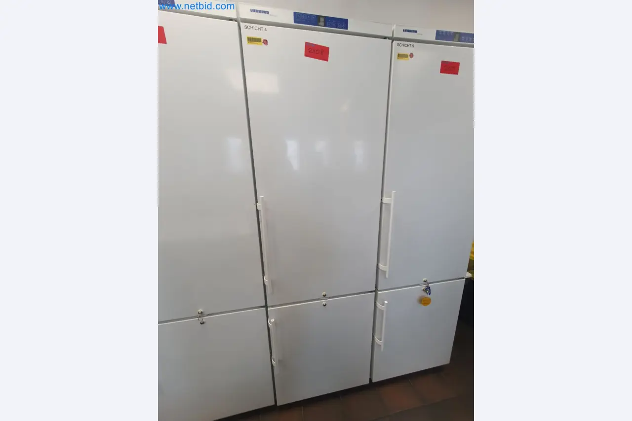 Revista de stocks, bombas de petróleo bruto/gás/óleo e equipamento operacional de uma refinaria-1