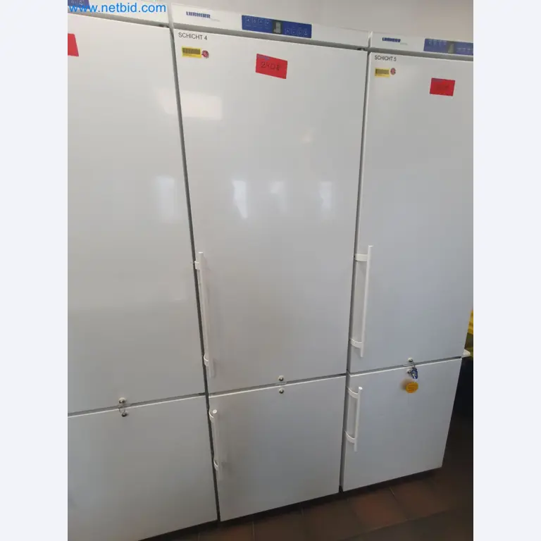 Revista de stocks, bombas de petróleo bruto/gás/óleo e equipamento operacional de uma refinaria-1