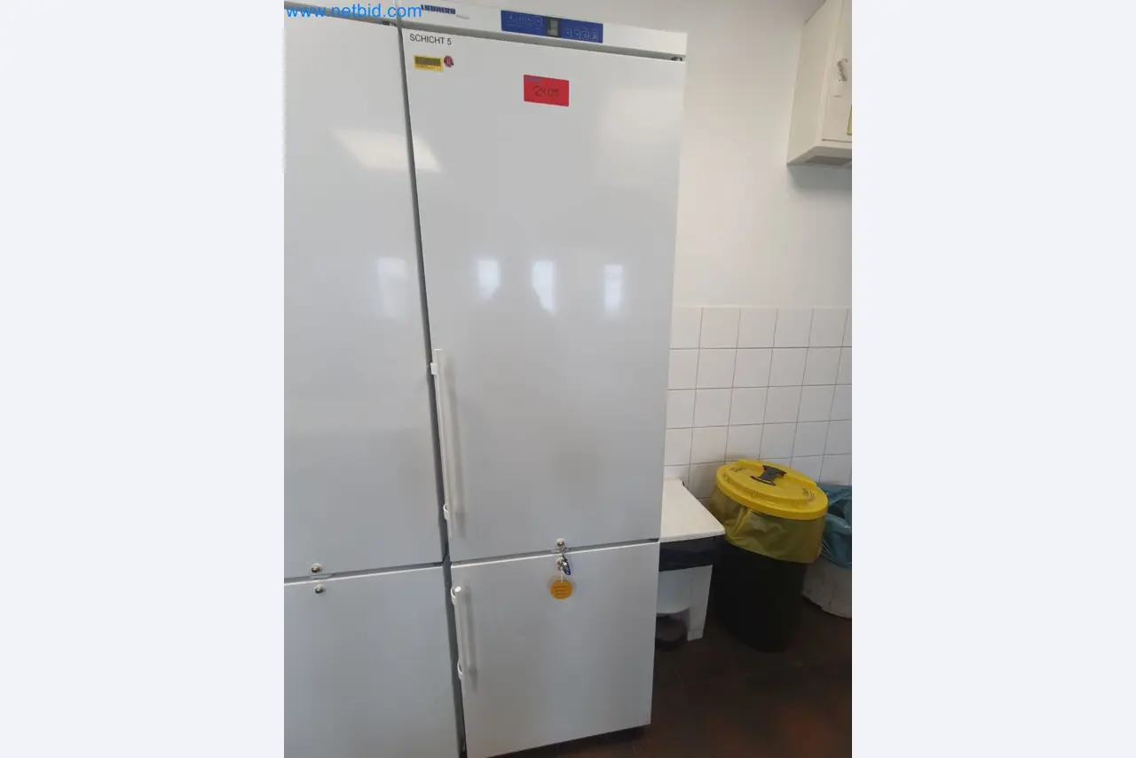 Revista de stocks, bombas de petróleo bruto/gás/óleo e equipamento operacional de uma refinaria-1