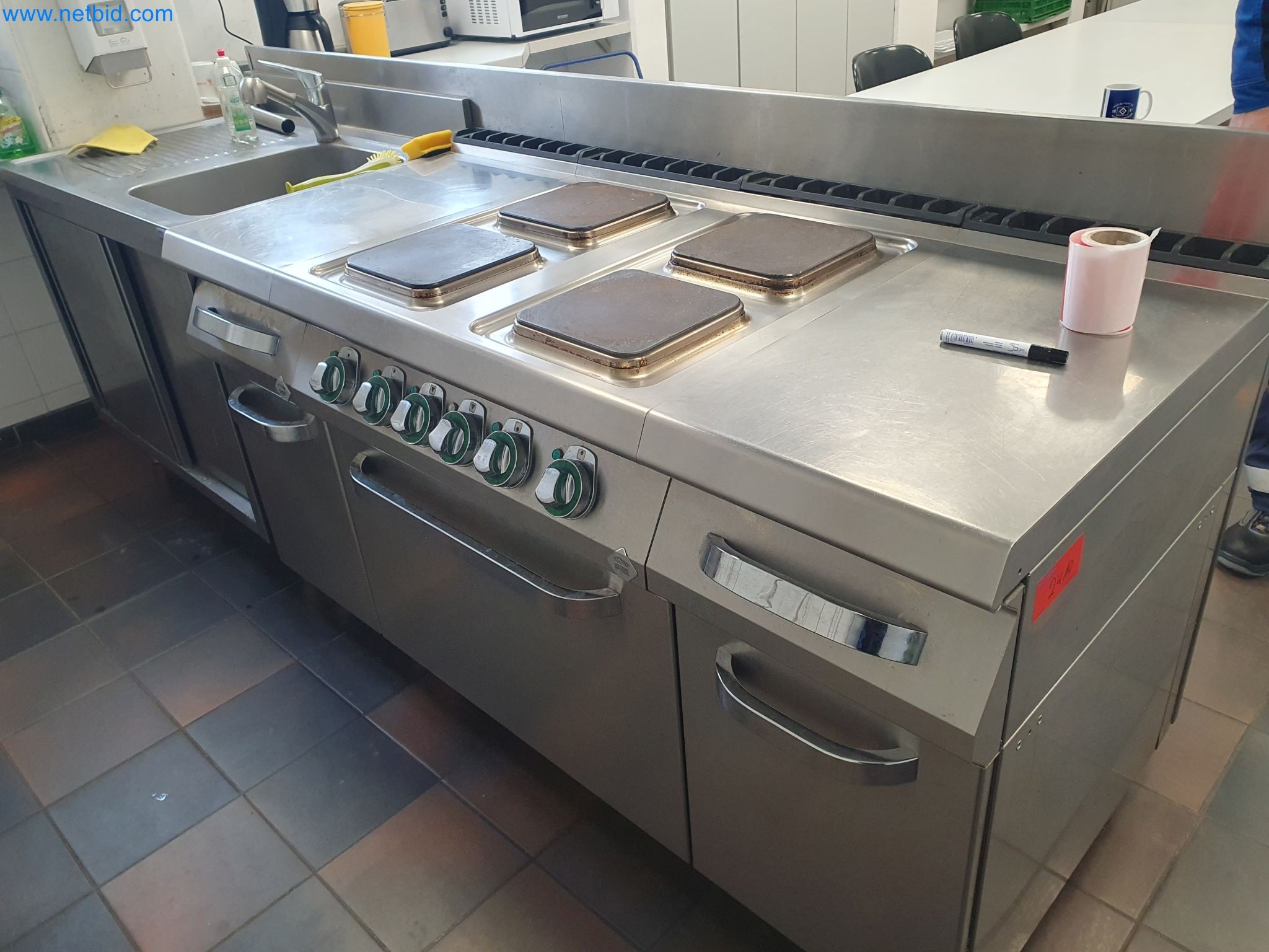 Revista de stocks, bombas de petróleo bruto/gás/óleo e equipamento operacional de uma refinaria-1