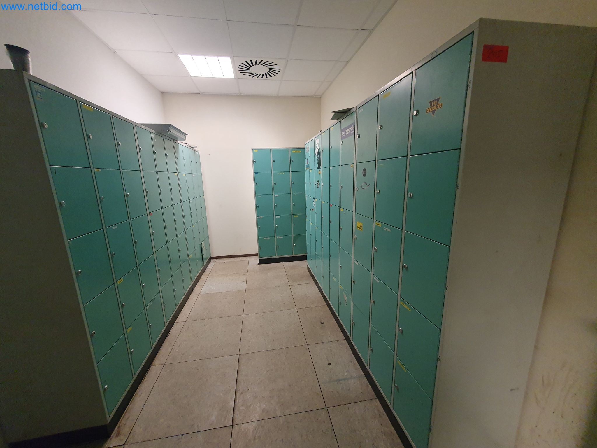 Magazinbestände, Rohöl-/Gas-Öl-/Einsatzpumpen sowie Betriebsausstattung einer Raffinerie-1