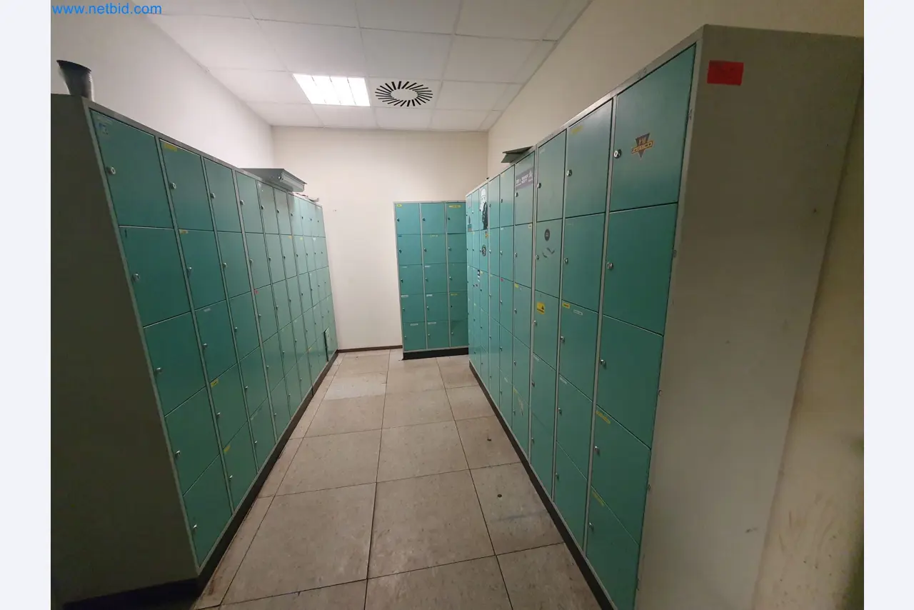 Magazinbestände, Rohöl-/Gas-Öl-/Einsatzpumpen sowie Betriebsausstattung einer Raffinerie-1