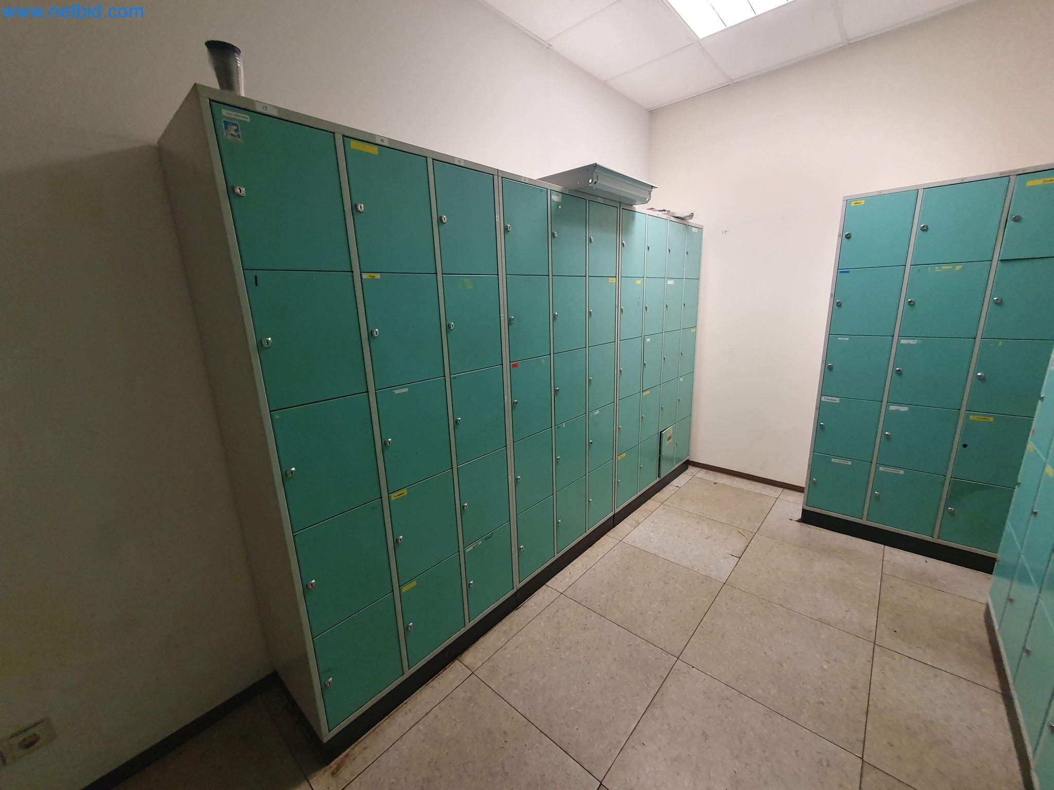 Magazinbestände, Rohöl-/Gas-Öl-/Einsatzpumpen sowie Betriebsausstattung einer Raffinerie-2