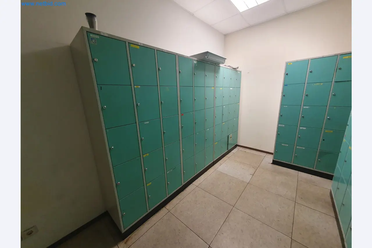 Magazinbestände, Rohöl-/Gas-Öl-/Einsatzpumpen sowie Betriebsausstattung einer Raffinerie-2