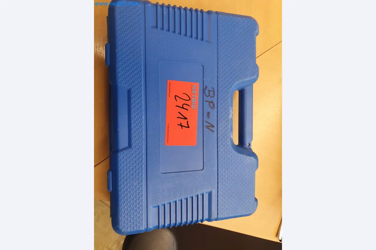 Magazinbestände, Rohöl-/Gas-Öl-/Einsatzpumpen sowie Betriebsausstattung einer Raffinerie-1