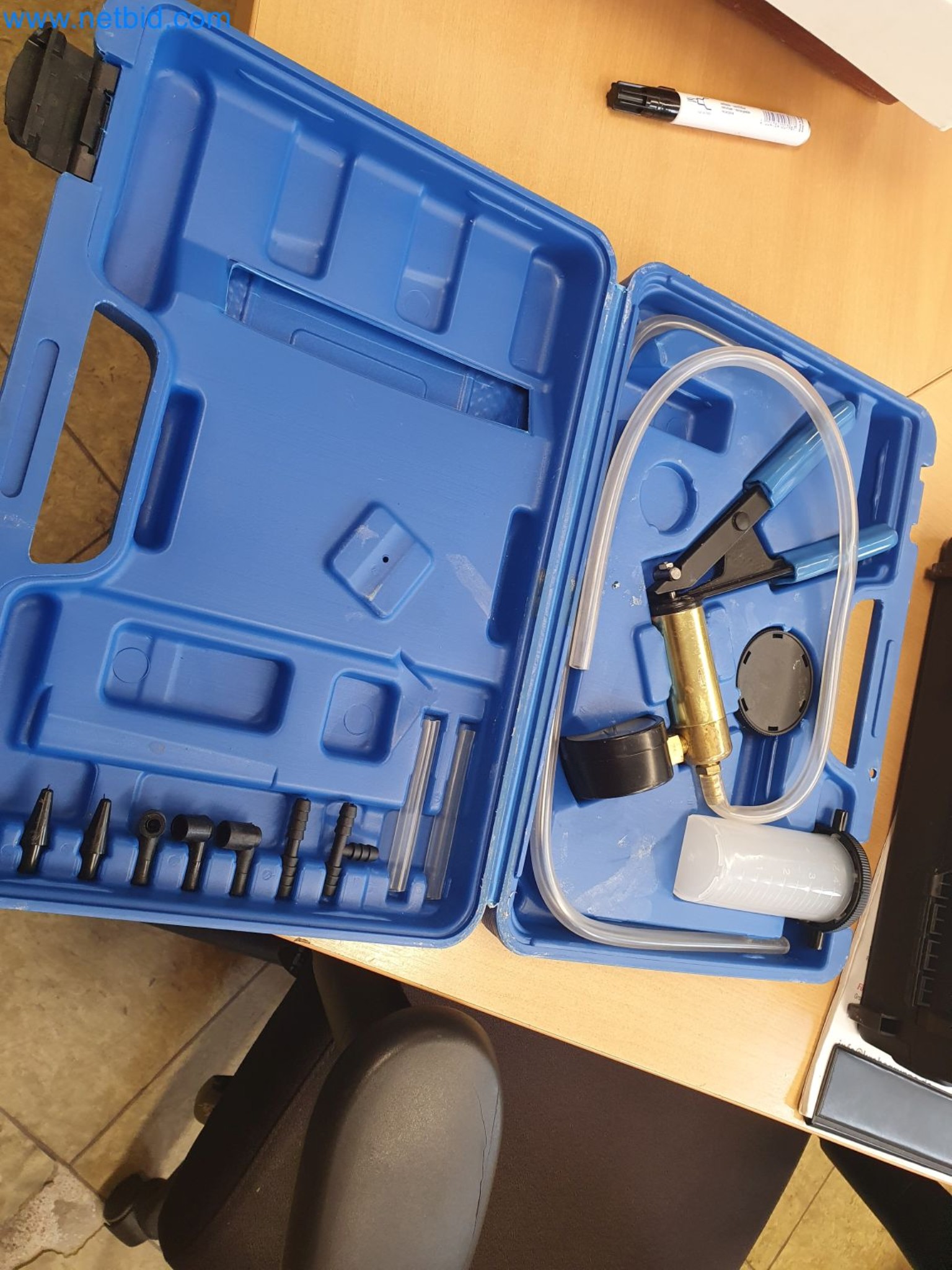 Magazinbestände, Rohöl-/Gas-Öl-/Einsatzpumpen sowie Betriebsausstattung einer Raffinerie-2