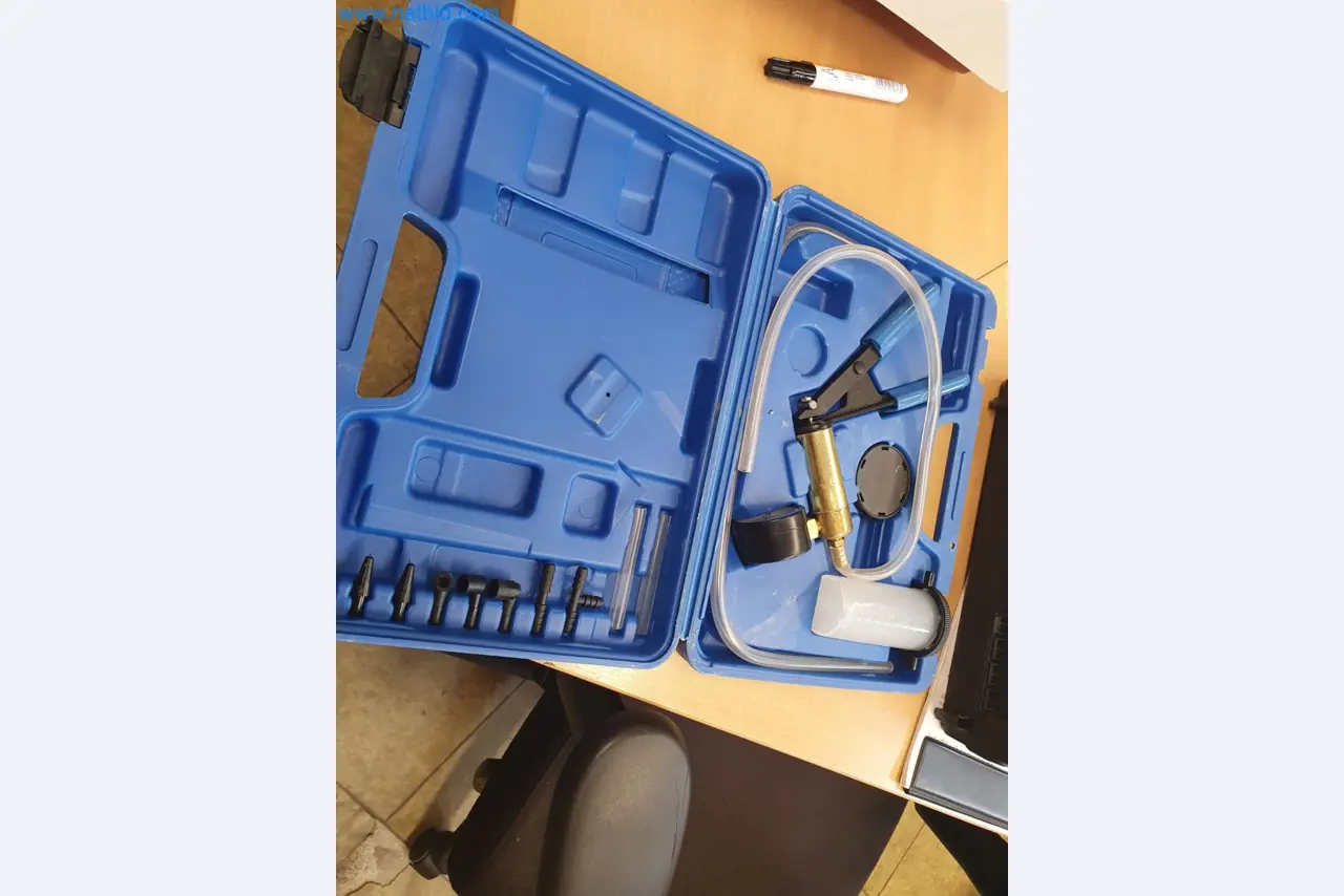 Magazinbestände, Rohöl-/Gas-Öl-/Einsatzpumpen sowie Betriebsausstattung einer Raffinerie-2