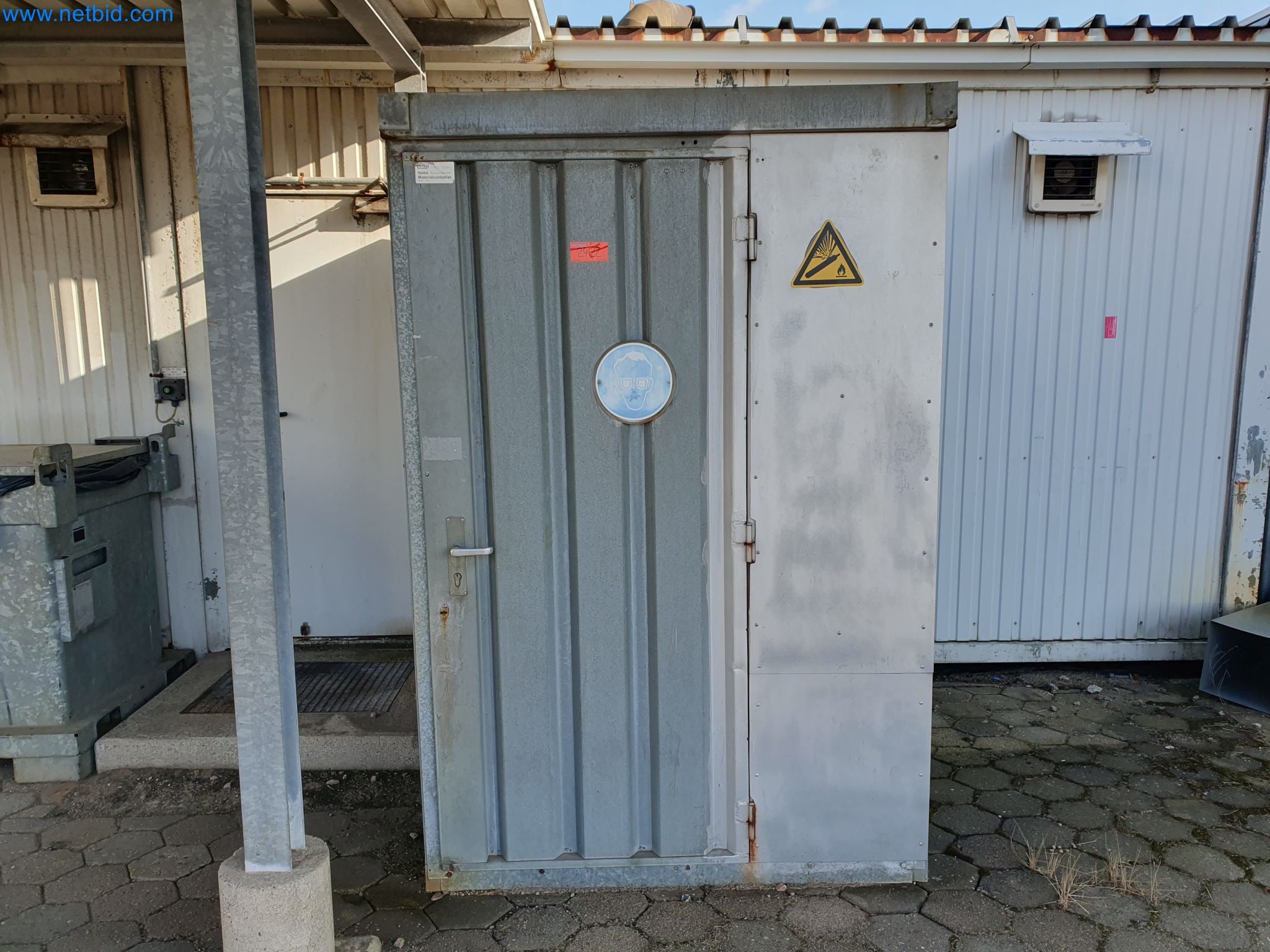 Magazinbestände, Rohöl-/Gas-Öl-/Einsatzpumpen sowie Betriebsausstattung einer Raffinerie-1