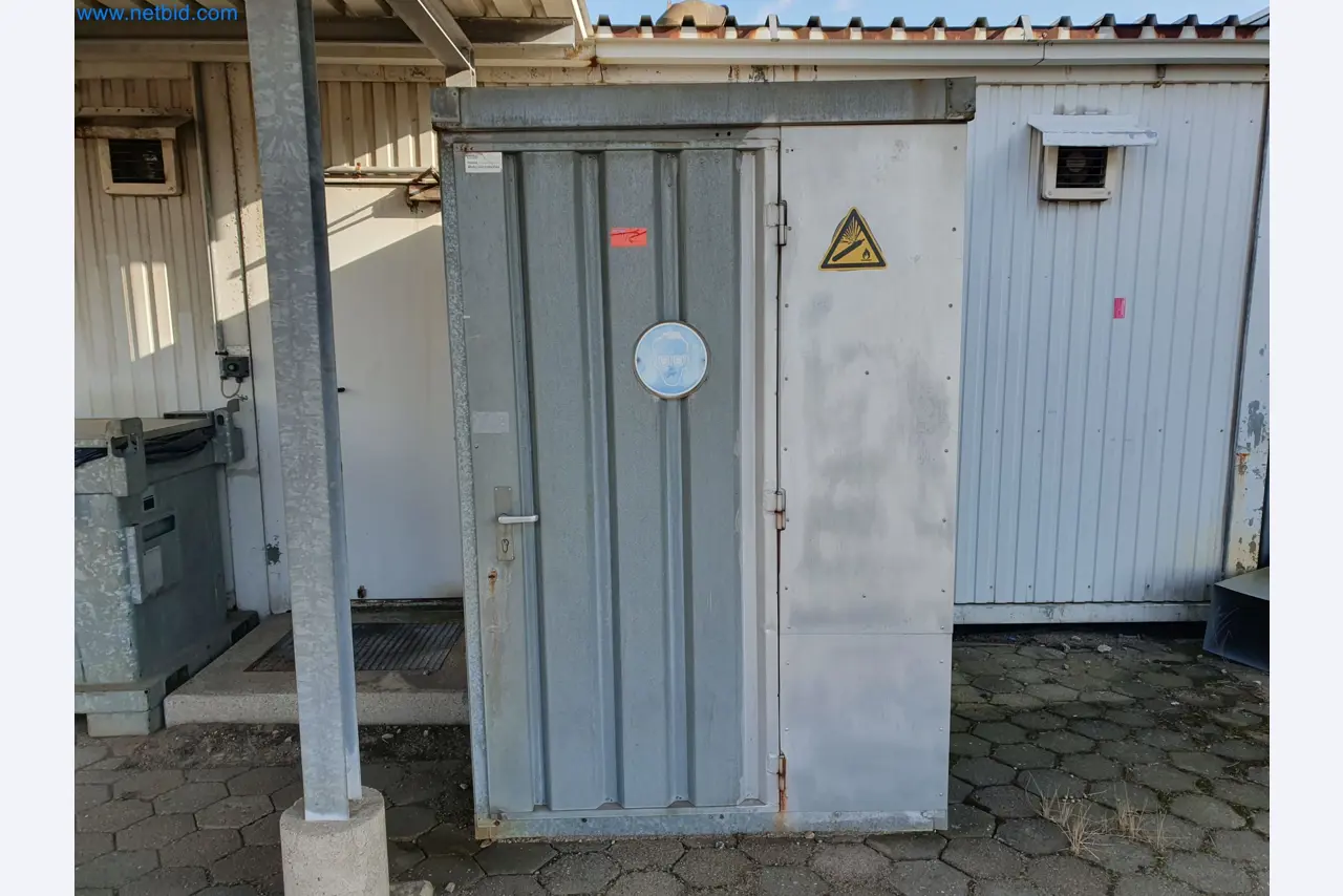 Magazinbestände, Rohöl-/Gas-Öl-/Einsatzpumpen sowie Betriebsausstattung einer Raffinerie-1