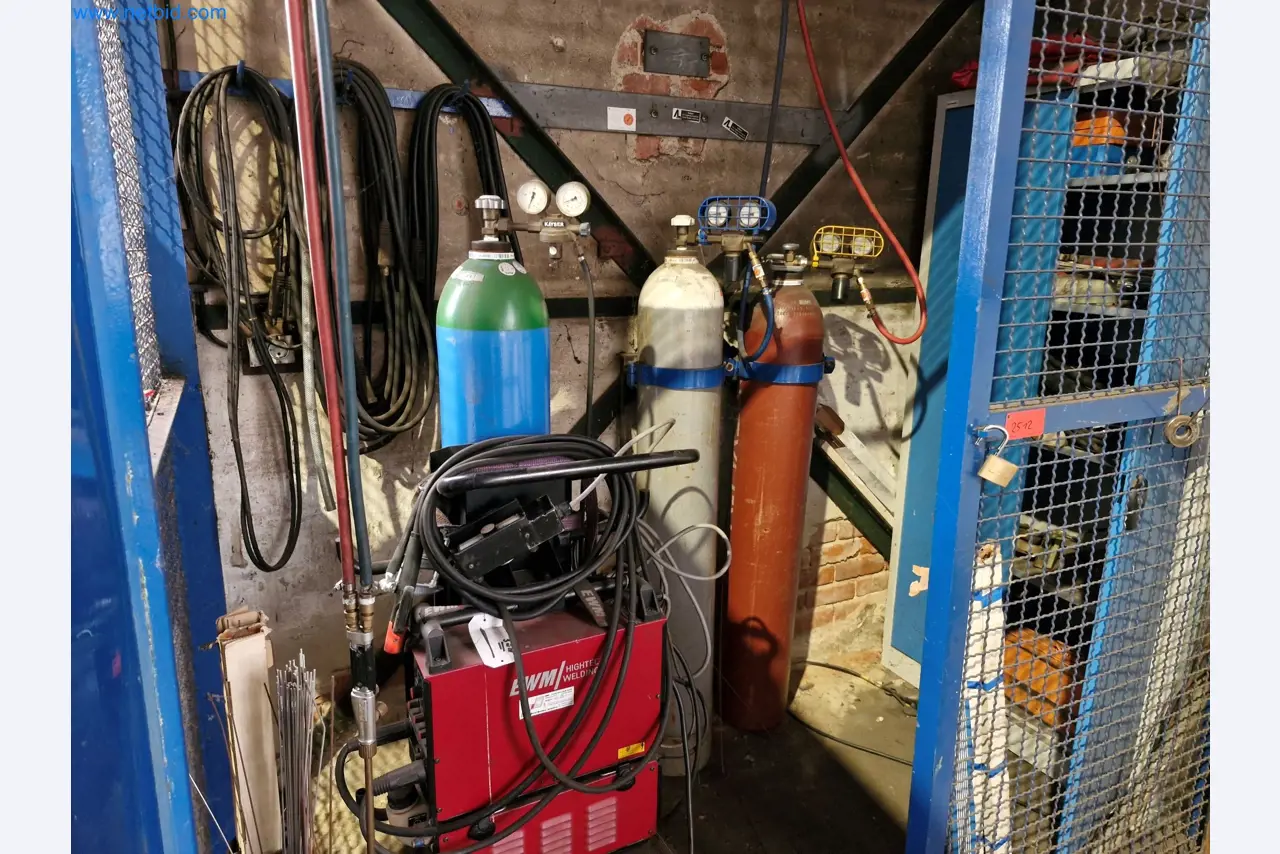 Plants for the production and storage of mineral oil products as well as input and finished products for the production of lubricants-1