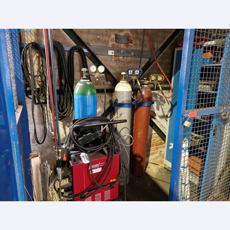 Plants for the production and storage of mineral oil products as well as input and finished products for the production of lubricants-1