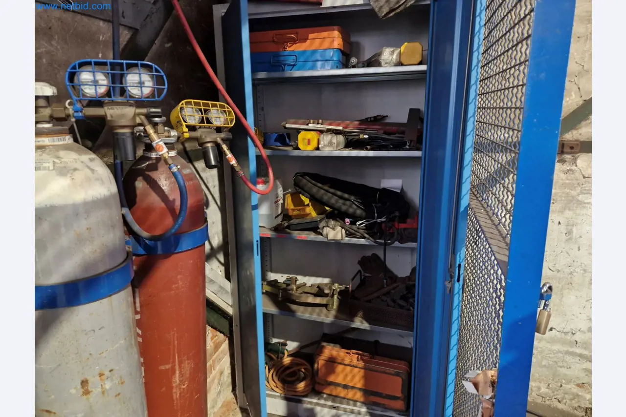 Plants for the production and storage of mineral oil products as well as input and finished products for the production of lubricants-4