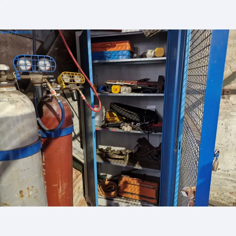 Plants for the production and storage of mineral oil products as well as input and finished products for the production of lubricants-4