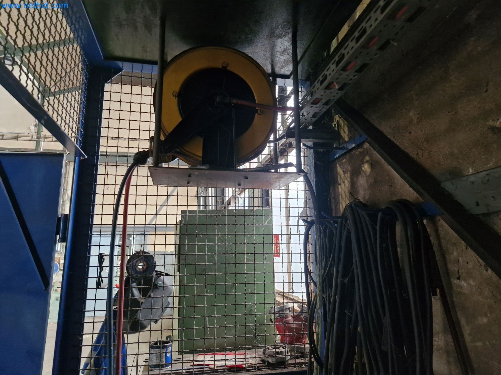 Zakłady produkcji i magazynowania mineralnych produktów olejowych, jak również surowców i produktów gotowych do produkcji smarów.-5