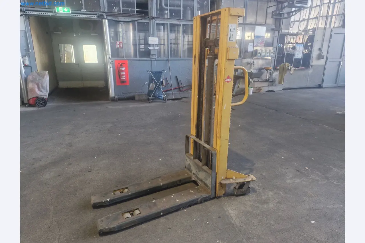 Plants for the production and storage of mineral oil products as well as input and finished products for the production of lubricants-1