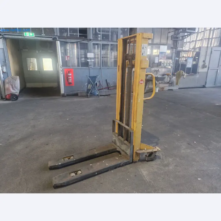 Plants for the production and storage of mineral oil products as well as input and finished products for the production of lubricants-1