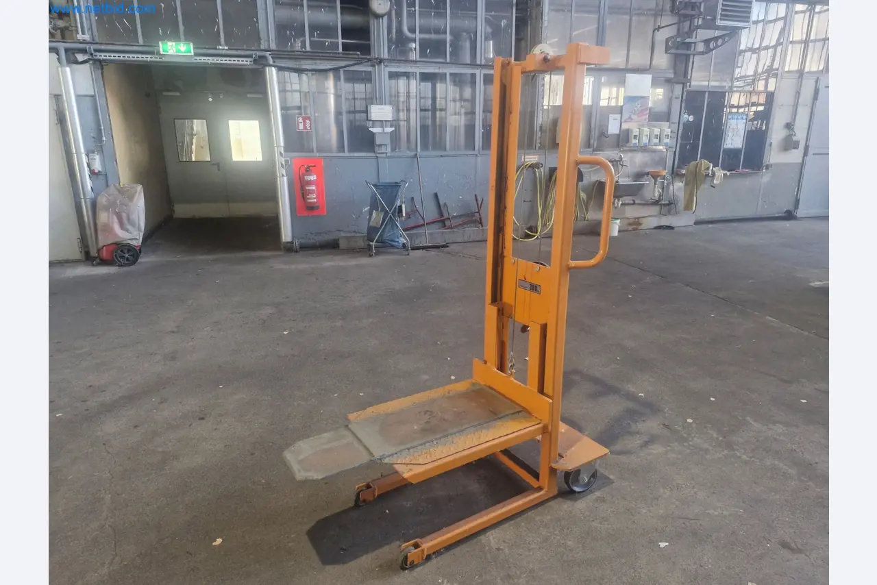 Plants for the production and storage of mineral oil products as well as input and finished products for the production of lubricants-1