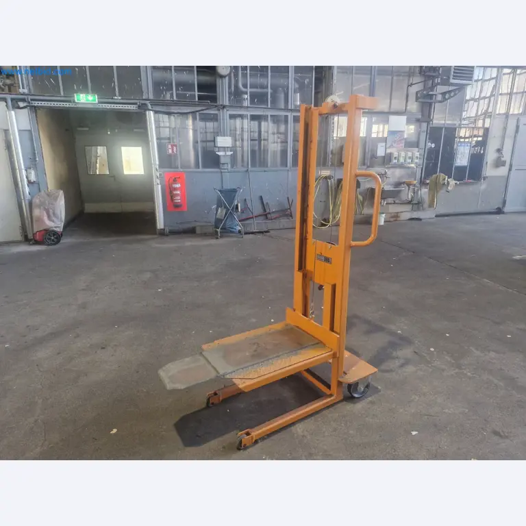 Plants for the production and storage of mineral oil products as well as input and finished products for the production of lubricants-1