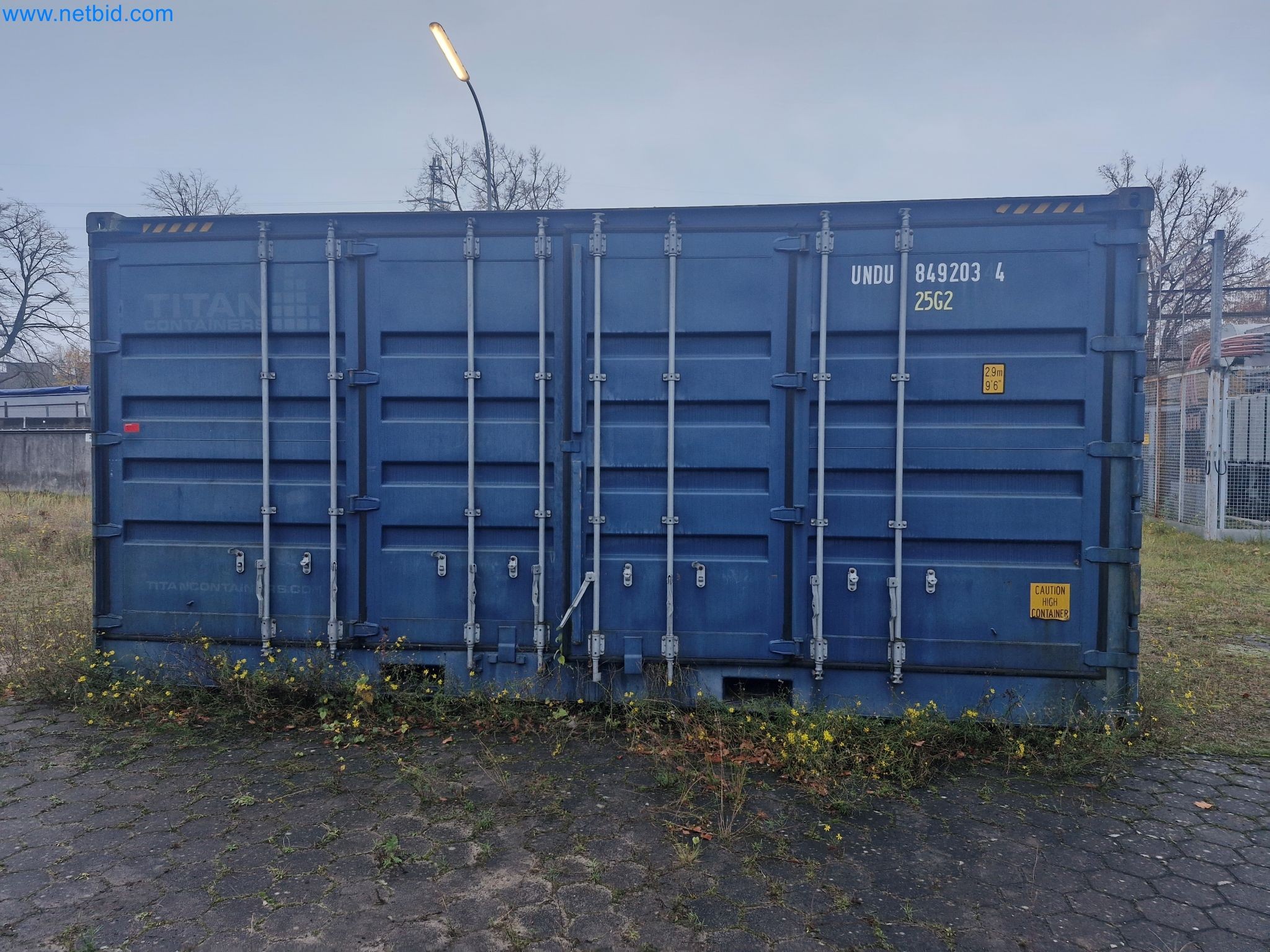 Zakłady produkcji i magazynowania mineralnych produktów olejowych, jak również surowców i produktów gotowych do produkcji smarów.-2