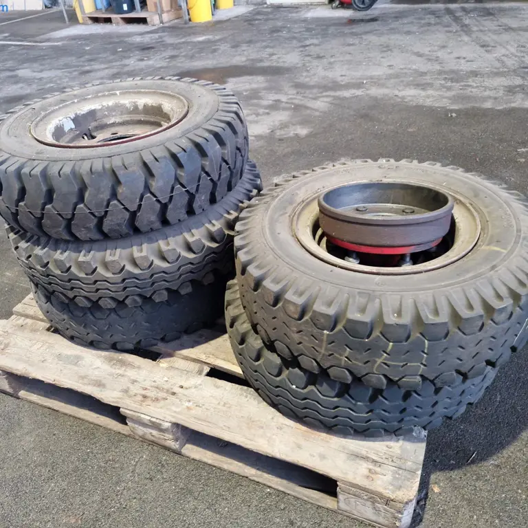 Posten Industriereifen  7.00-12