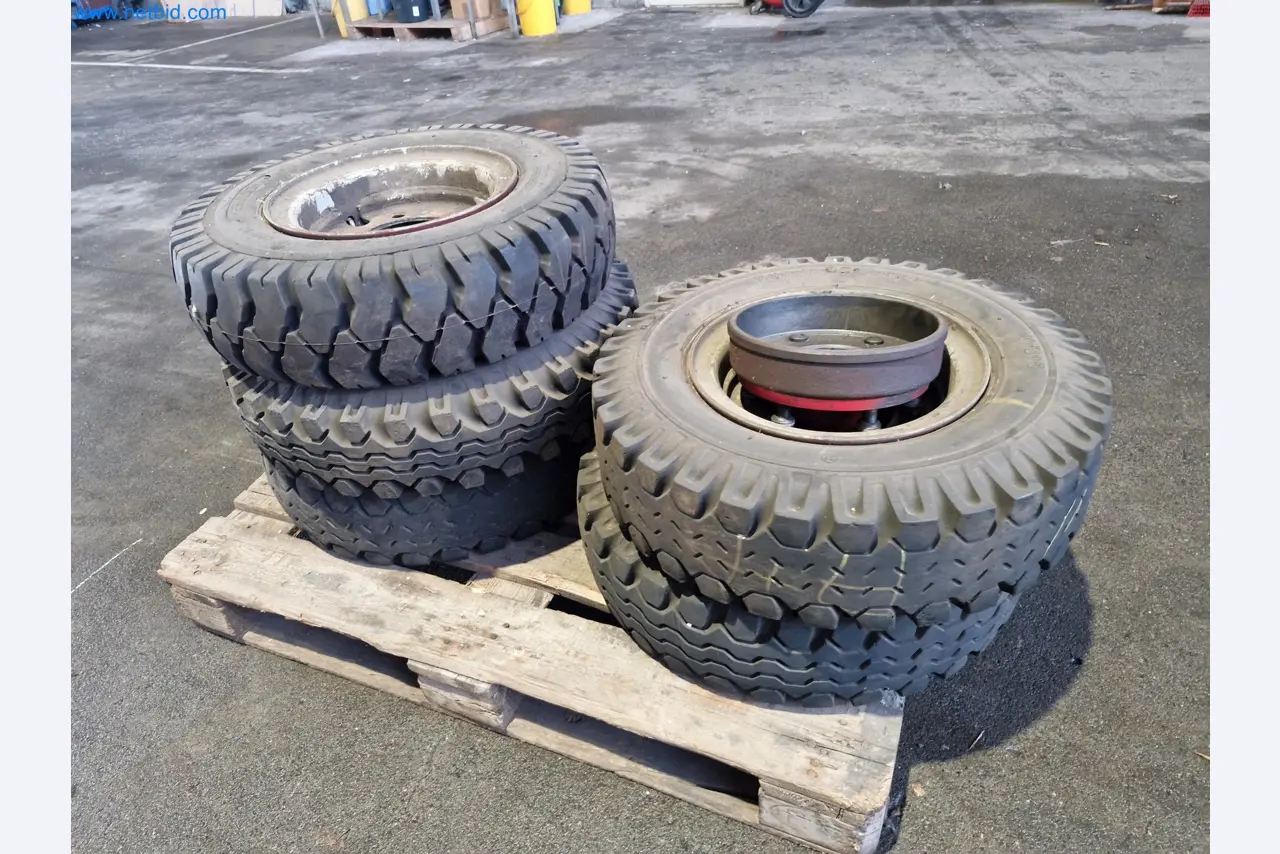 Magazinbestände, Rohöl-/Gas-Öl-/Einsatzpumpen sowie Betriebsausstattung einer Raffinerie-1