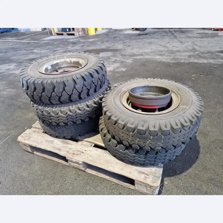 Magazinbestände, Rohöl-/Gas-Öl-/Einsatzpumpen sowie Betriebsausstattung einer Raffinerie-1