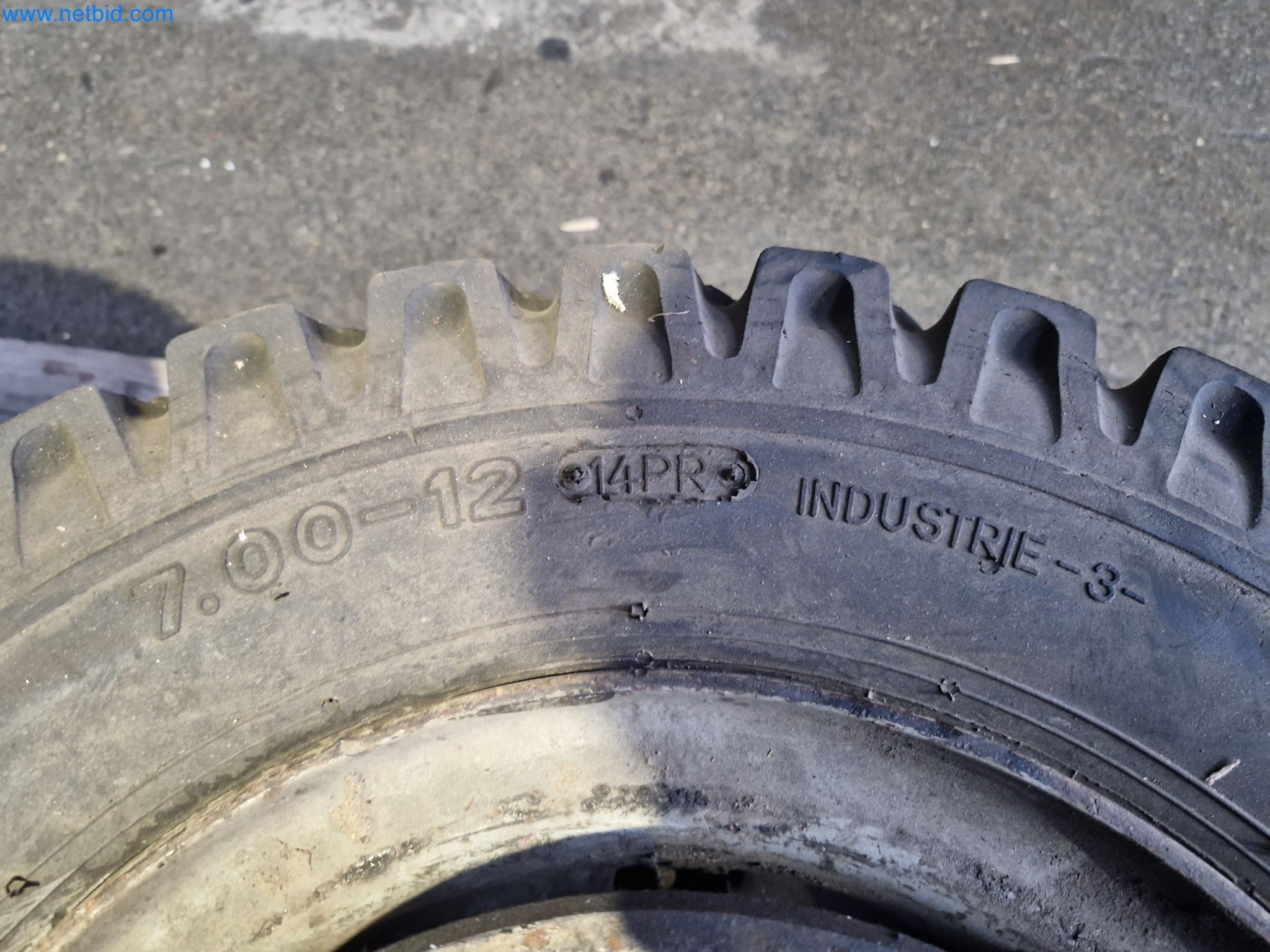 Magazinbestände, Rohöl-/Gas-Öl-/Einsatzpumpen sowie Betriebsausstattung einer Raffinerie-2