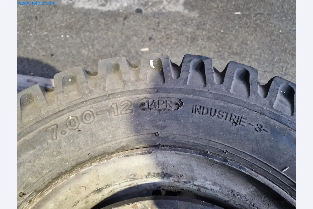 Magazinbestände, Rohöl-/Gas-Öl-/Einsatzpumpen sowie Betriebsausstattung einer Raffinerie-2