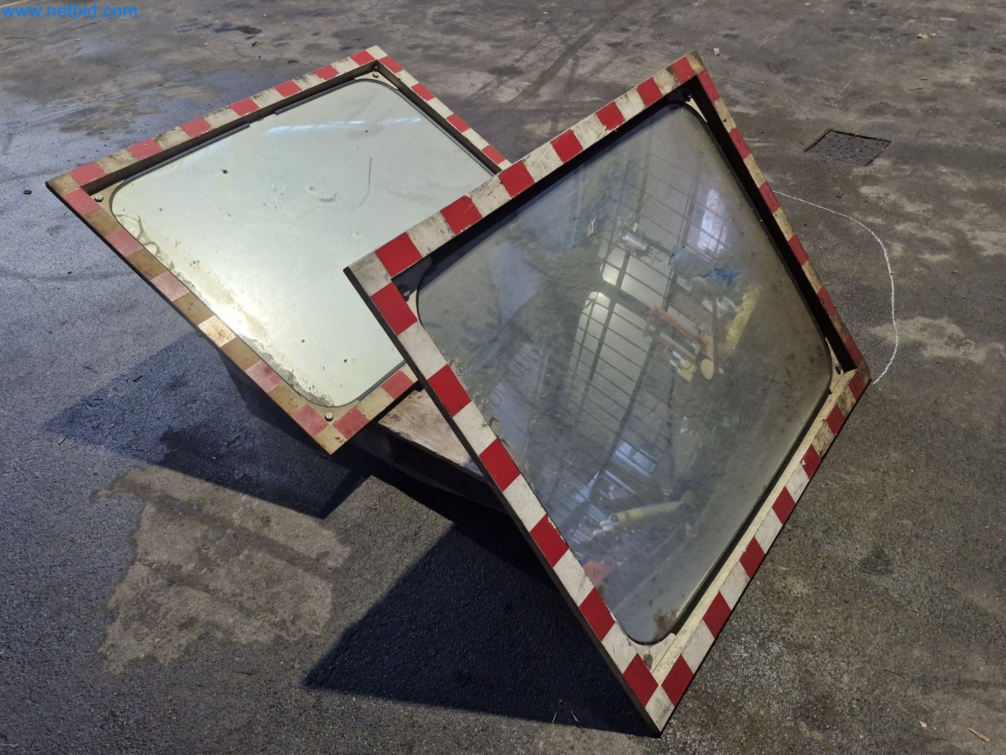 Magazinbestände, Rohöl-/Gas-Öl-/Einsatzpumpen sowie Betriebsausstattung einer Raffinerie-1