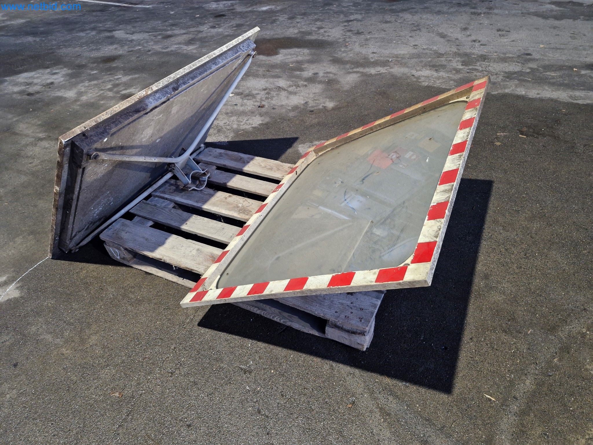 Magazinbestände, Rohöl-/Gas-Öl-/Einsatzpumpen sowie Betriebsausstattung einer Raffinerie-2