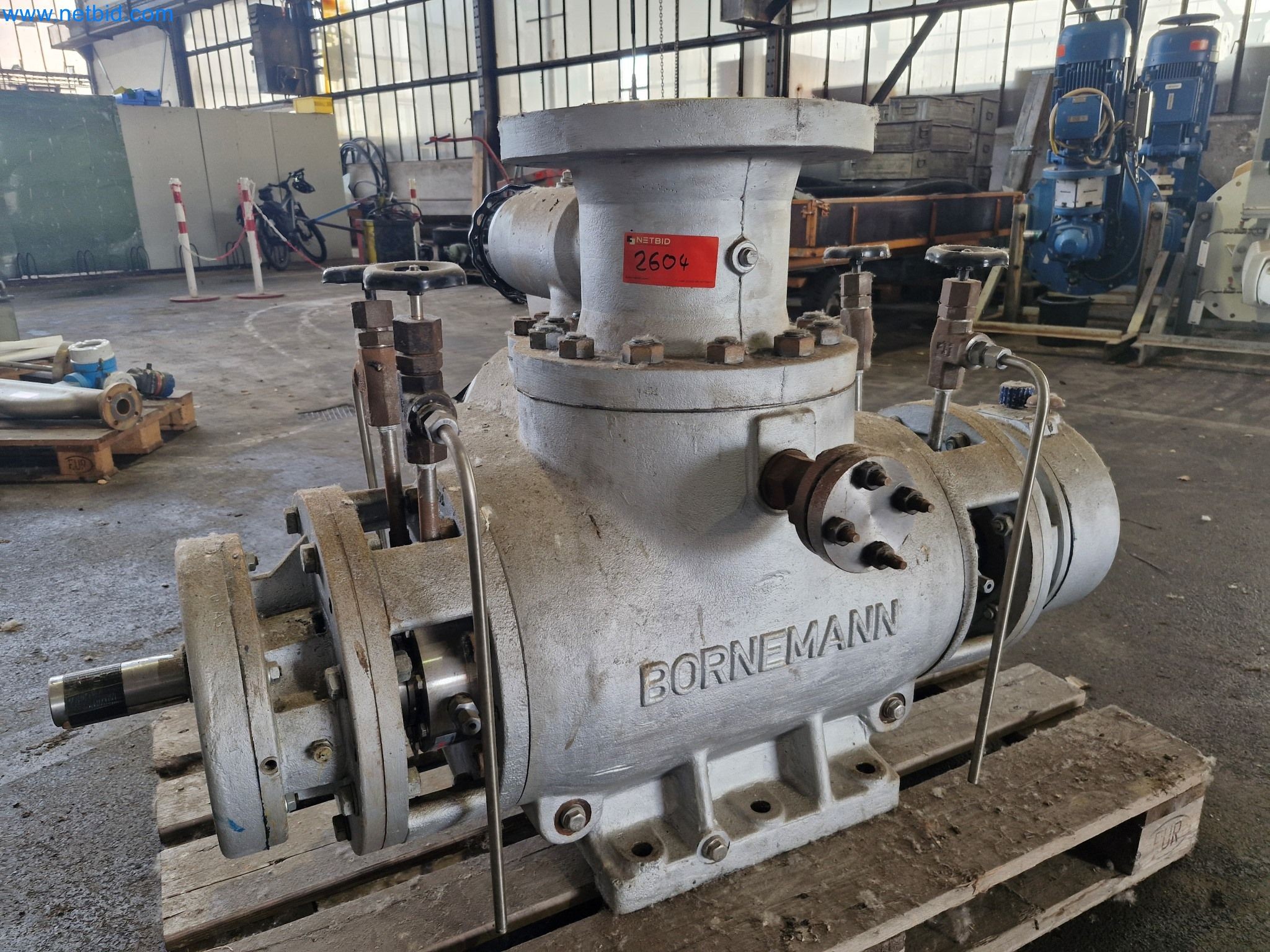 Magazinbestände, Rohöl-/Gas-Öl-/Einsatzpumpen sowie Betriebsausstattung einer Raffinerie-1