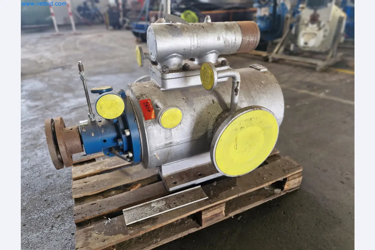 Magazinbestände, Rohöl-/Gas-Öl-/Einsatzpumpen sowie Betriebsausstattung einer Raffinerie-1